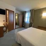 Regina 3*