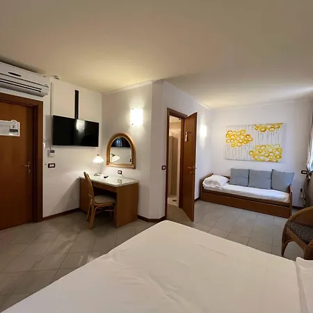 Regina Hotel 3*